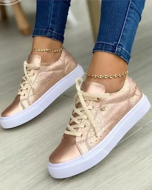 Elegante sneaker mit goldenen details