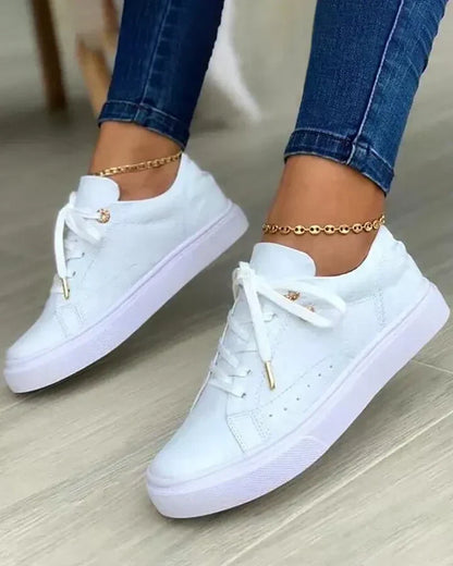 Elegante sneaker mit goldenen details