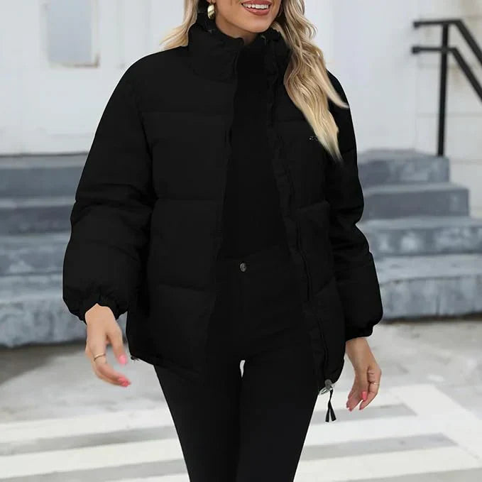 Wärmende damen-winterjacke mit reißverschluss