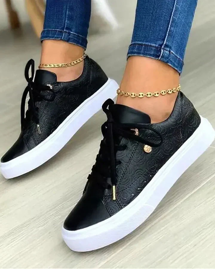 Elegante sneaker mit goldenen details