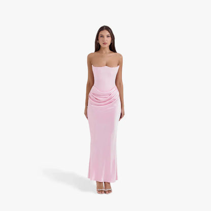 Trägerloses, figurbetontes abendkleid für damen mit rüschen – damen