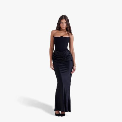 Trägerloses, figurbetontes abendkleid für damen mit rüschen – damen