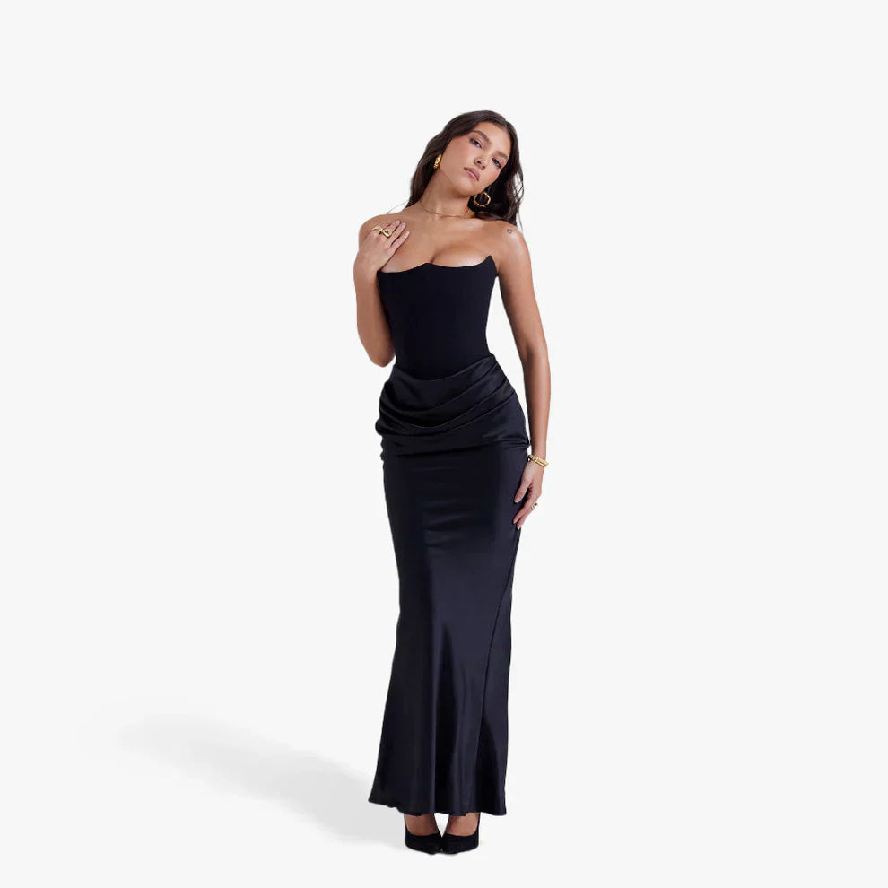 Trägerloses, figurbetontes abendkleid für damen mit rüschen – damen