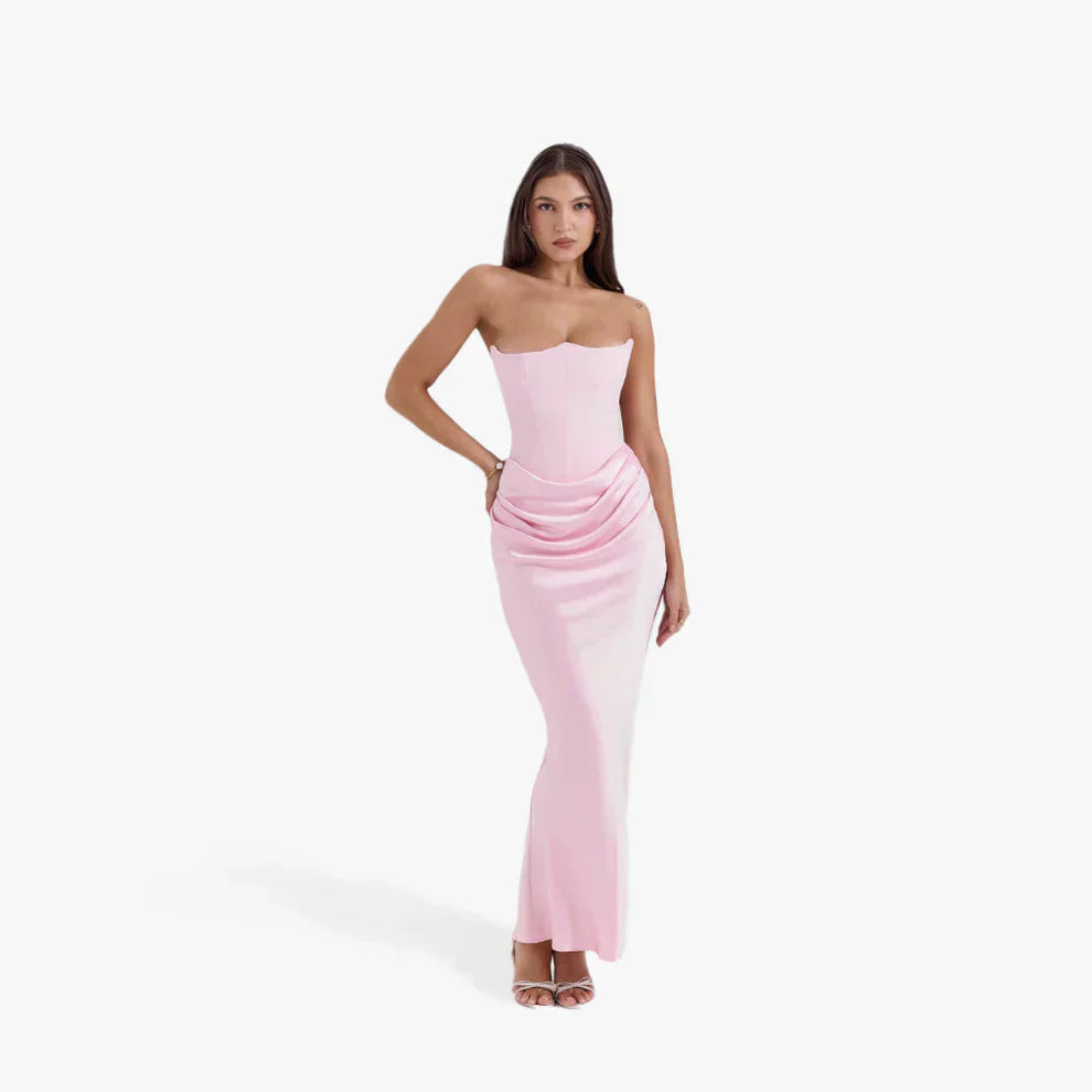 Trägerloses, figurbetontes abendkleid für damen mit rüschen – damen
